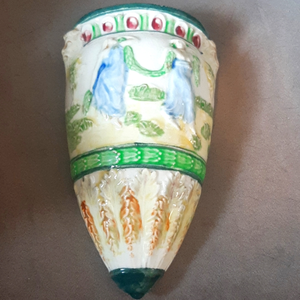 Japanese Maruhon fience wall pocket.